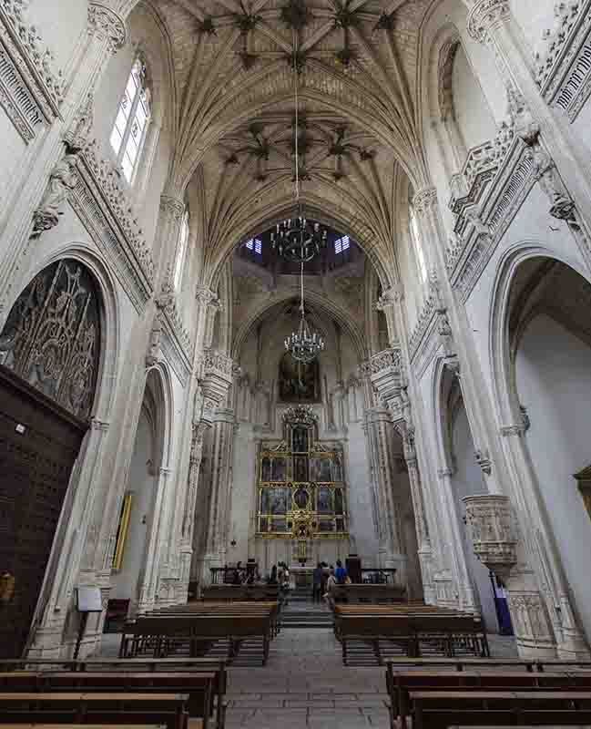 Toledo 078 - monasterio San Juan de los Reyes - iglesia.jpg